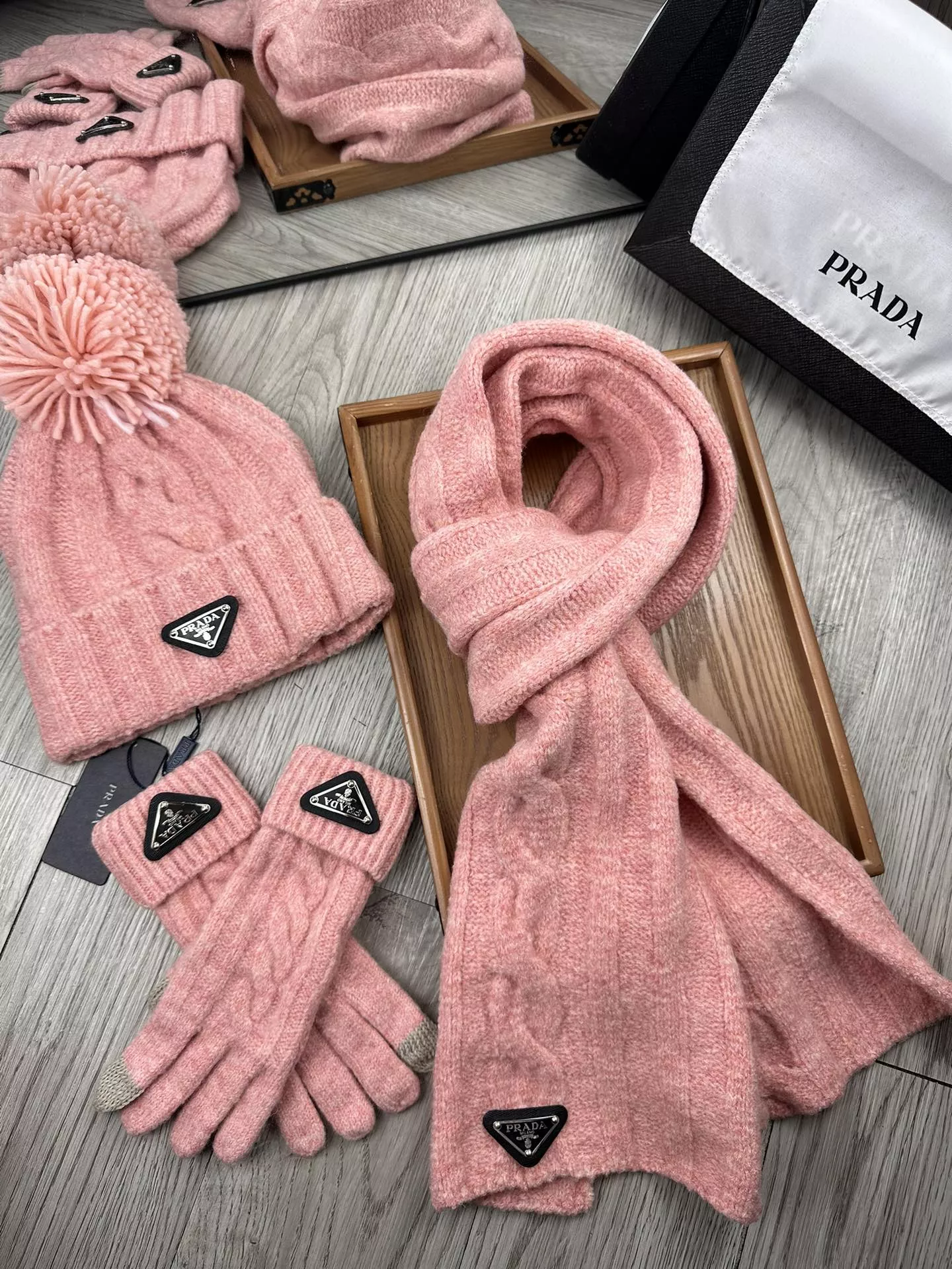 prada hat and echapres and glove set s_127aa501